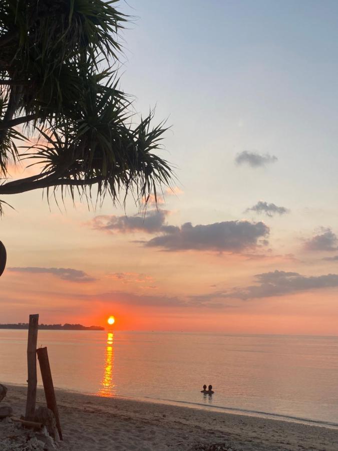 Oktavia Bungalows Gili Air Esterno foto